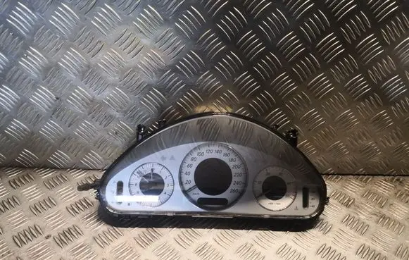 Mercedes-Benz E W211 Speedometer (instrument cluster) 2115405711 A2115405711