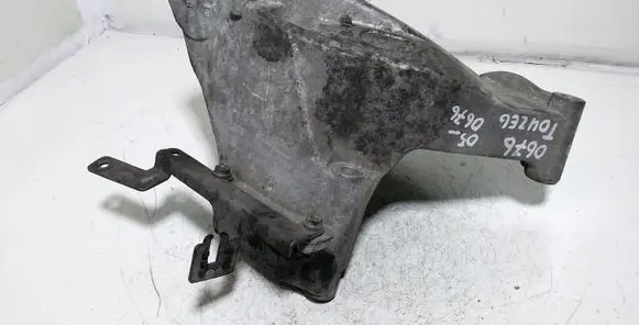Volkswagen Touareg I Engine mounting bracket 070199307 070199307B