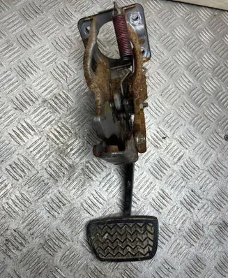 Toyota Land Cruiser (J120) Brake pedal