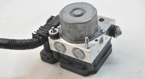 Nissan X-Trail T32 ABS Pump 476604MS0A