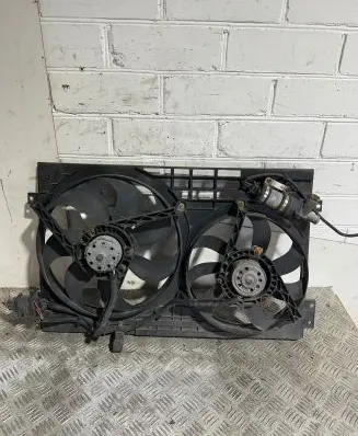 Radiator cooling fan shroud
