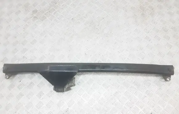 Volvo XC70 Engine mounting bracket 30671357