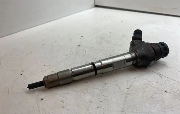 Volkswagen PASSAT B8 Fuel injector 04L130277AC