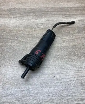 BMW 5 E39 Windscreen/windshield washer pump 8360244