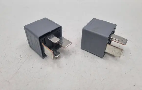 Mercedes-Benz C W205 Other relay A0035421619 0035421619 V23134J52X491