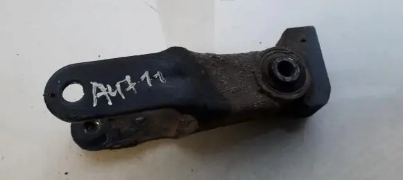 Citroen C5 Engine mount bracket