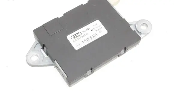 Audi TT TTS Mk2 Aerial antenna amplifier 8J8035225M