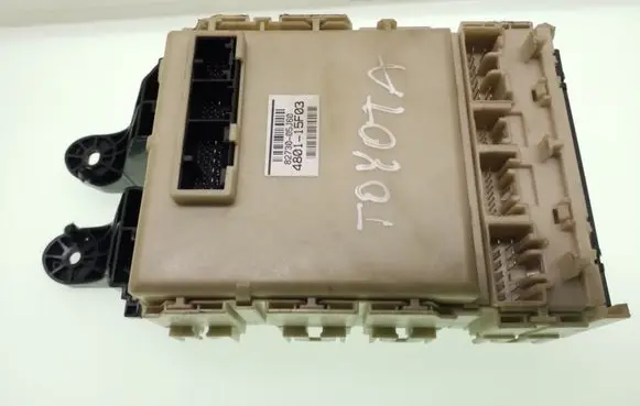 Toyota Avensis T270 Comfort/convenience module 8273005J60