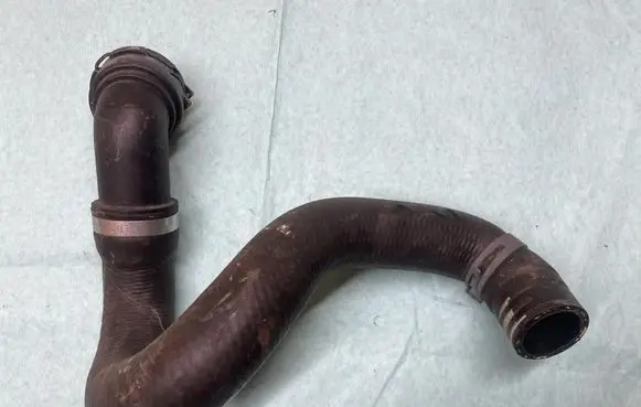 Audi Q5 SQ5 Engine coolant pipe/hose 8R0122101Q