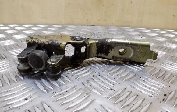 Volkswagen Transporter - Caravelle T4 Sliding door middle roller runner 701843336