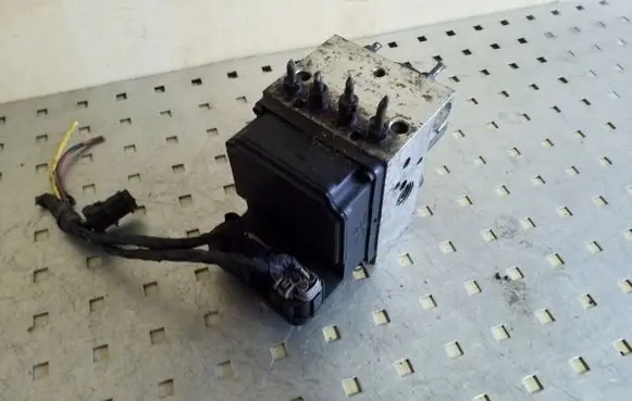 Nissan X-Trail T30 ABS Pump 47600AR005 C47A695