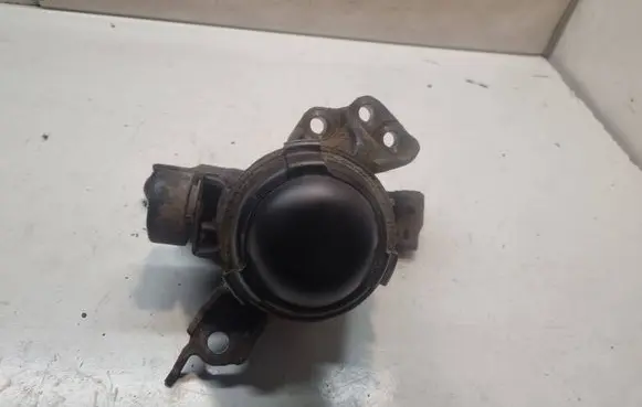Toyota Yaris Engine mount bracket