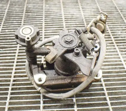 Chevrolet Volt I Rear brake caliper