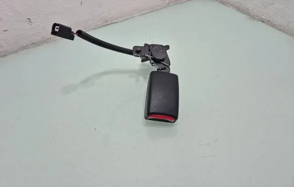 Honda Civic Rear seatbelt buckle 