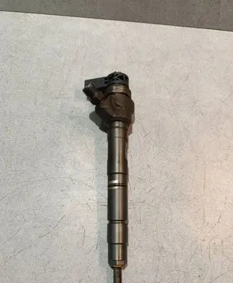 Volkswagen PASSAT B7 Fuel injector 03L130277J