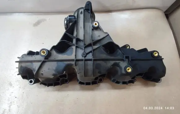 Volkswagen PASSAT CC Intake manifold 