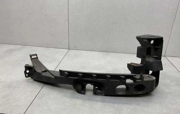 Audi A3 S3 8P Headlight/headlamp mounting bracket 8P0805608