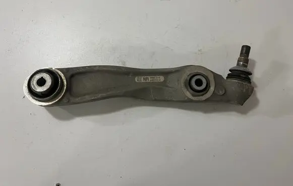 BMW 5 G60 Front lower control arm/wishbone 8837712