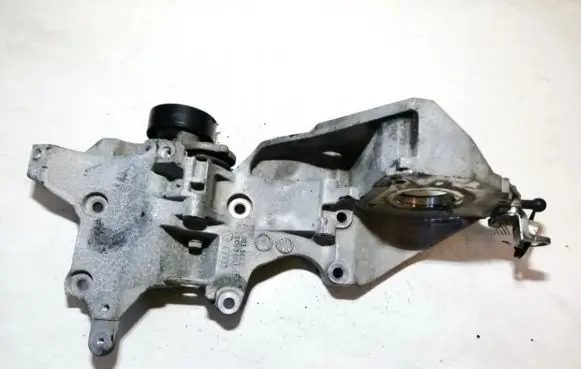 Volkswagen Golf VI Engine mounting bracket 03l903143k