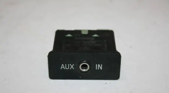 BMW 5 E60 E61 AUX in-socket connector 6131698679101