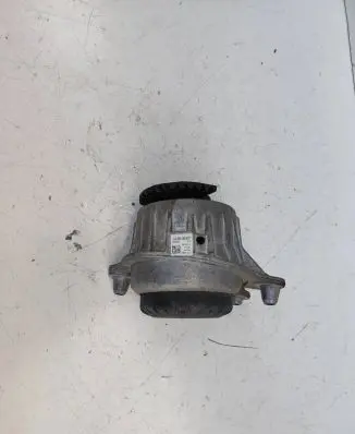 Mercedes-Benz C W205 Engine mount bracket A2052406617