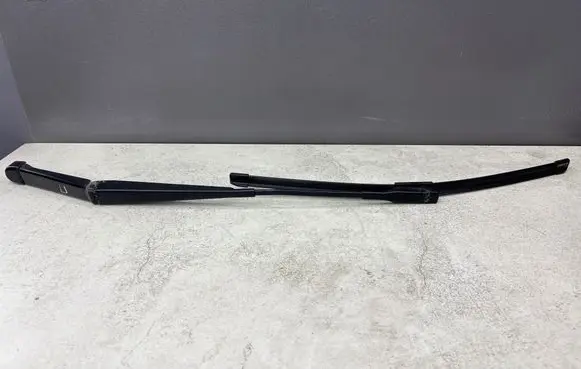 Volvo XC90 Front wiper blade arm 30753819