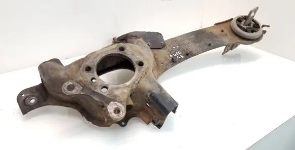 Rear wheel hub spindle/knuckle