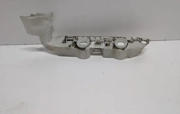 Front bumper mounting bracket