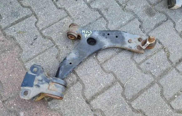 Ford Focus Front control arm PRAWY