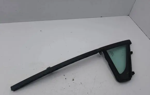 Renault Zoe Front door vent window glass four-door 
