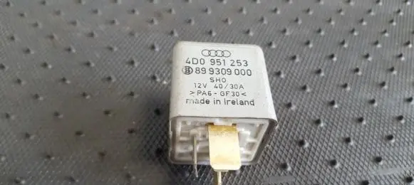 Volkswagen PASSAT B5.5 Other relay 4D0951253 899309000
