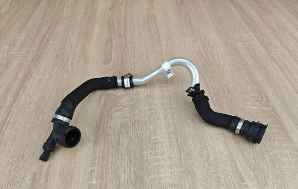Coolant pipe/hose