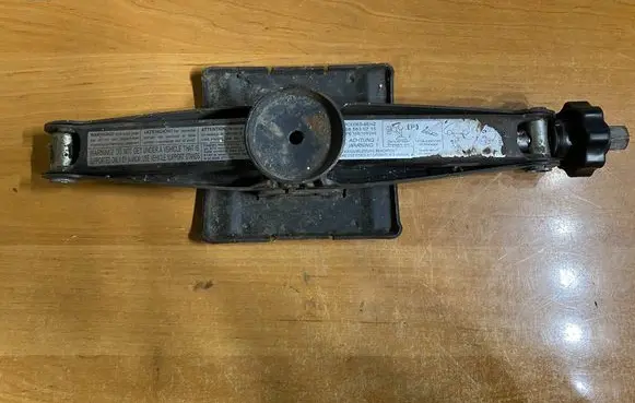 Mercedes-Benz A W169 Lift Jack A1685830715