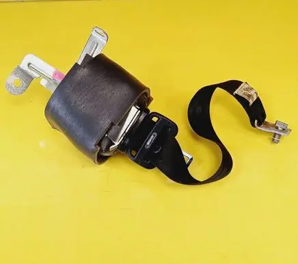 Rear seatbelt