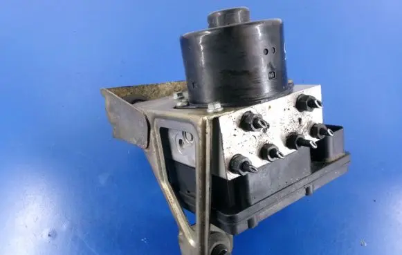 Volkswagen Touareg I ABS Pump 7L0614111F