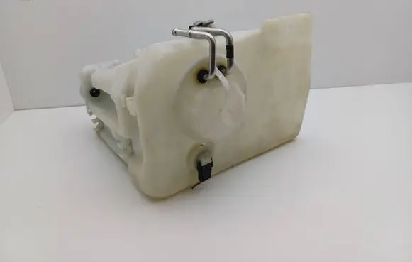 Mercedes-Benz C W202 Windshield washer fluid reservoir/tank 2028690020