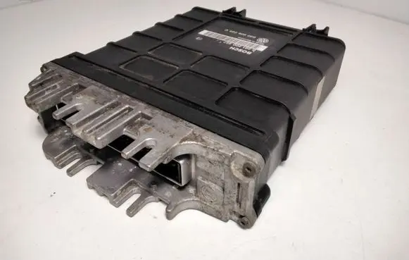 Volkswagen Golf III Engine control unit/module 030906026C 0261200257
