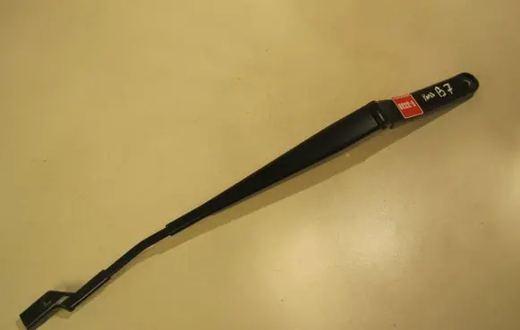 Volkswagen PASSAT B7 Front wiper blade arm 3AB955409