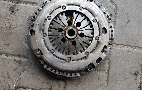 Volkswagen Golf VI Dual mass flywheel 