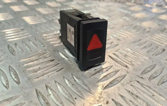 Volkswagen PASSAT B5 Hazard light switch 4B0953235B