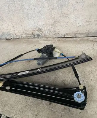 Volkswagen Touran III Front door window regulator with motor 5ta837461