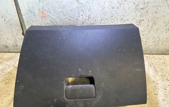 Mercedes-Benz GLA W156 Glove box
