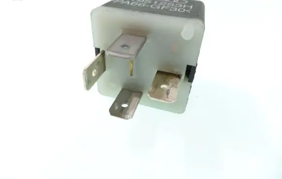 Volkswagen PASSAT B5 Other relay 431951253H
