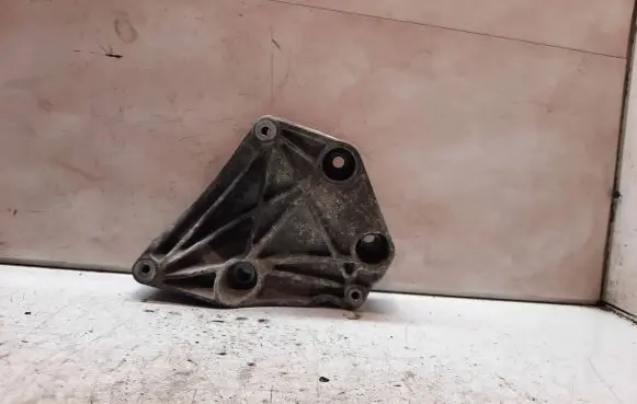 Opel Zafira A A/C compressor mount bracket 90581524