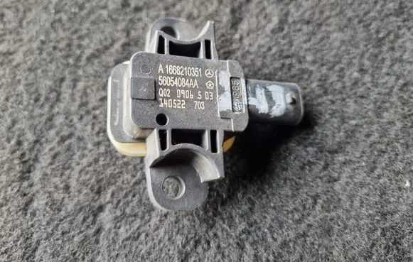 Mercedes-Benz A W176 Airbag deployment crash/impact sensor A1668210351