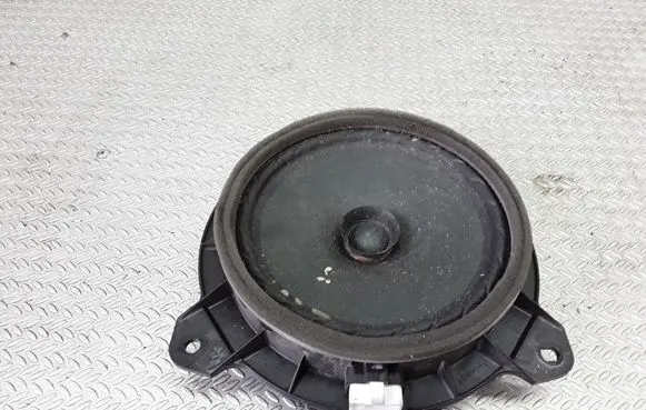 Toyota Yaris Rear door speaker
