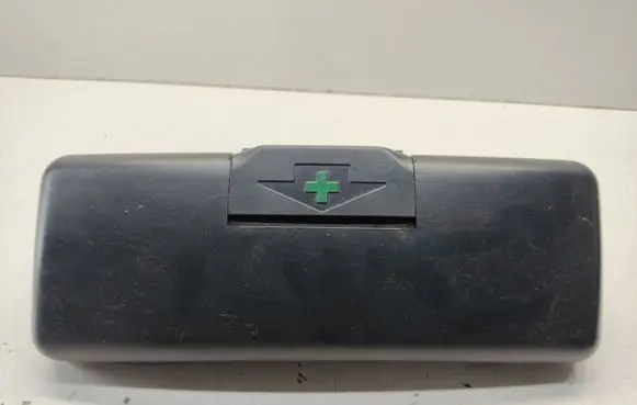 BMW 5 E39 First aid kit 8176553 52108176553