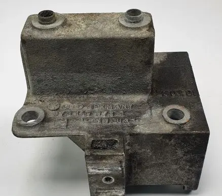 Volkswagen PASSAT B5.5 Power steering pump mounting bracket 07D145879D