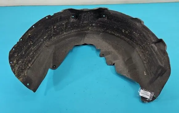Rear arch fender liner splash guards