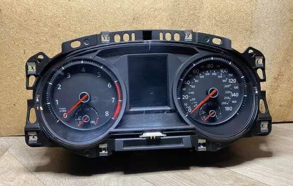 Volkswagen Golf VII Speedometer (instrument cluster) 5G1920856